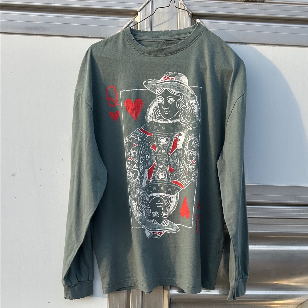 Buckle Queen Of Country Graphic T-Shirt Long Sleeve